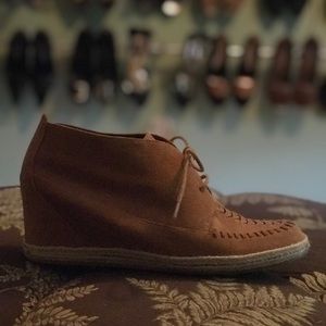 🇺🇸CrownVintage Mara suede moccasin wedges